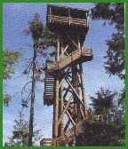 Der alte Oberpfalzturm aus Baumstämmen. Zur Vergrößerung anklicken